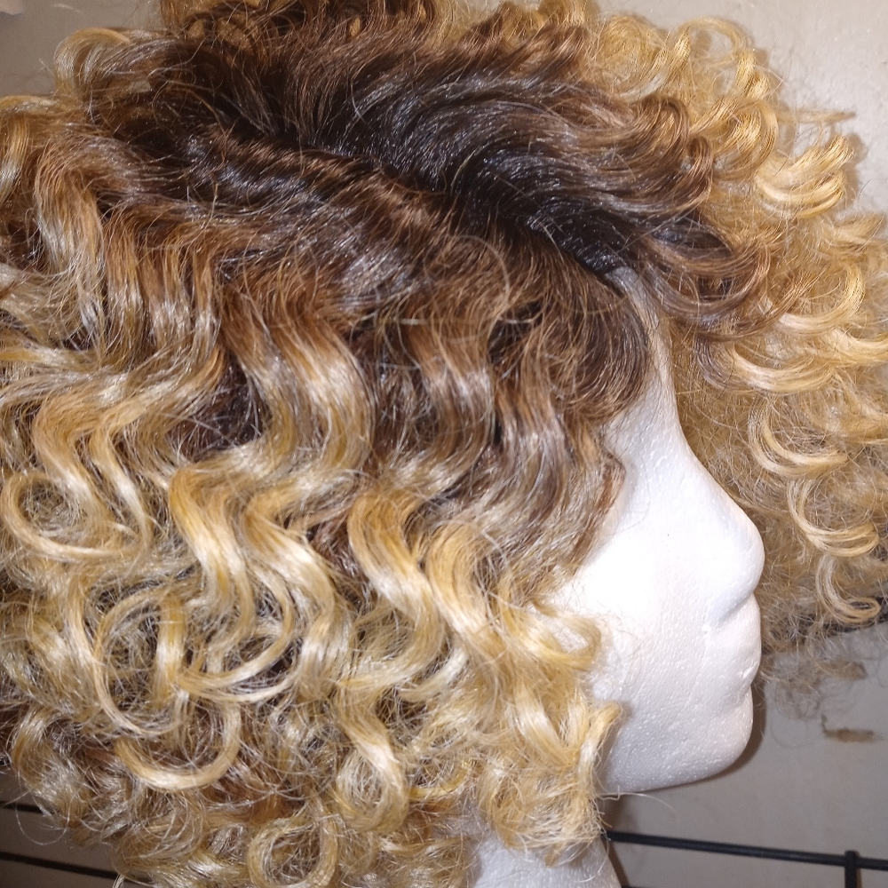 NEW CURLY AYSEMETRIC STYLE BOB.VERY NICE CURL.